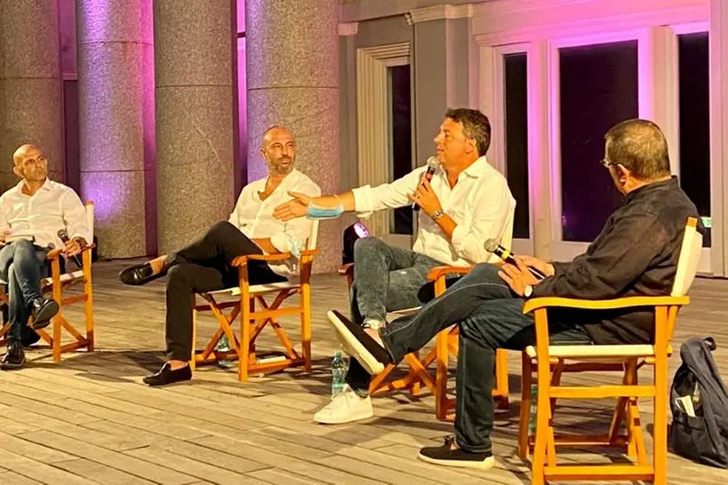 Renzi durante la sua precedente presentazione, a Portorotondo (Foto Ufficio Stampa)
