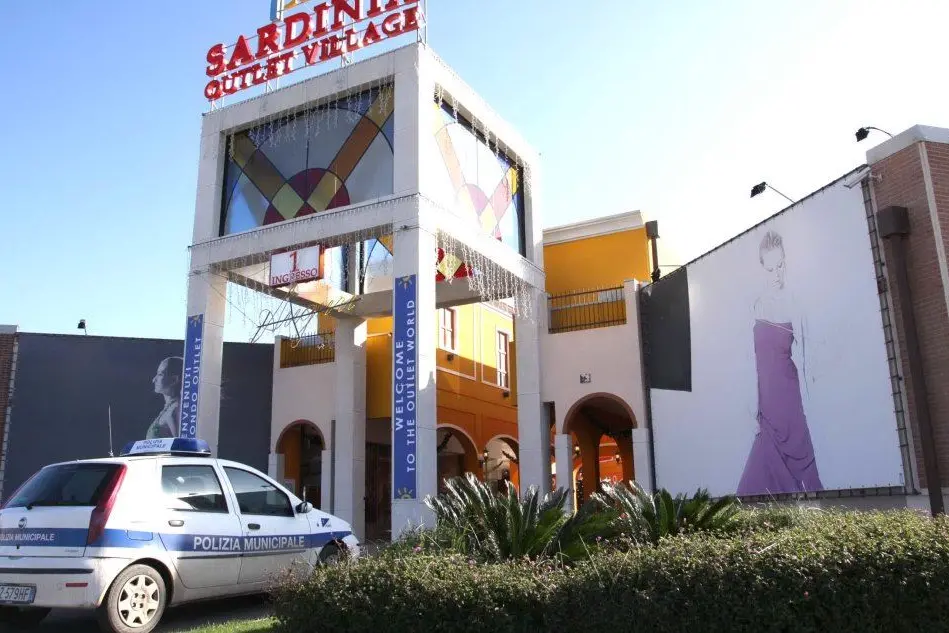 L'ingresso del centro commerciale (L'Unione Sarda)