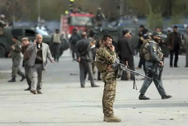 Un soldato in Afghanistan (Ansa)