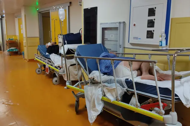 Pazienti in barella al Pronto soccorso