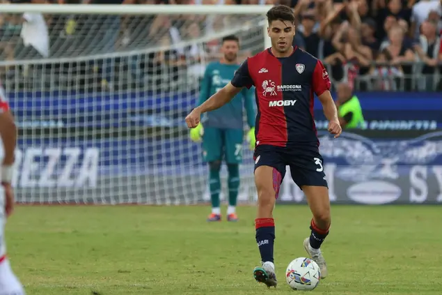 Adam Obert, difensore del Cagliari (foto Fabio Murru)
