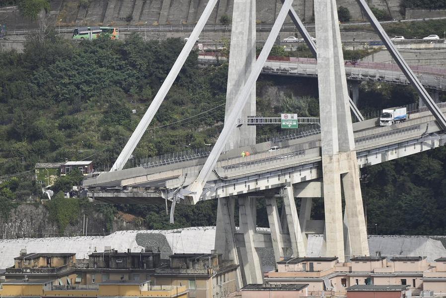 Crollo del Ponte Morandi, Autostrade per l'Italia chiede il patteggiamento