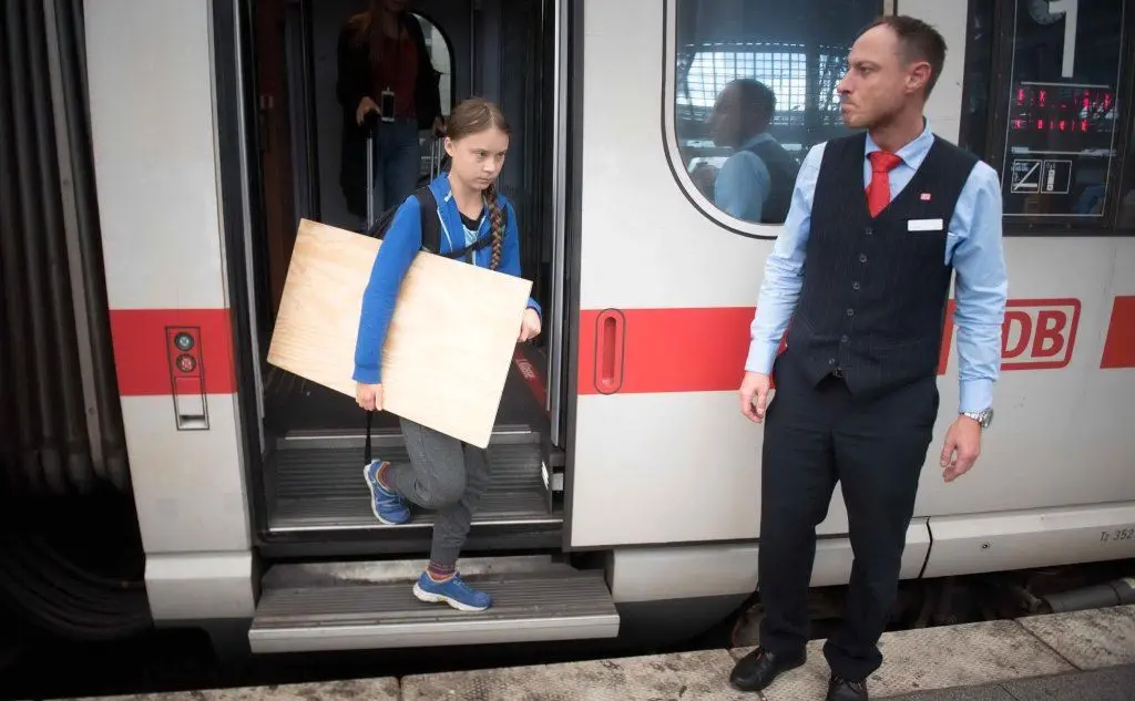 Greta viaggia sempre in treno, non prende mai l'aereo