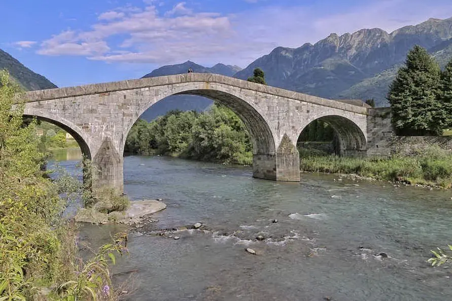 Un ponte sul fiume Adda (foto Pixabay)