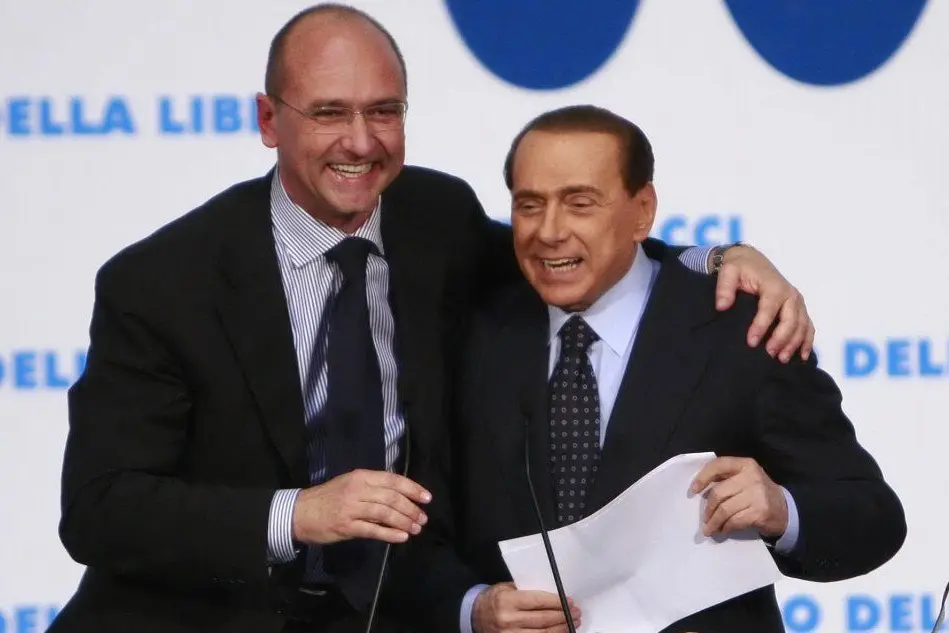 Ugo Cappellacci e Silvio Berlusconi nel 2015 (Archivio L'Unione Sarda)