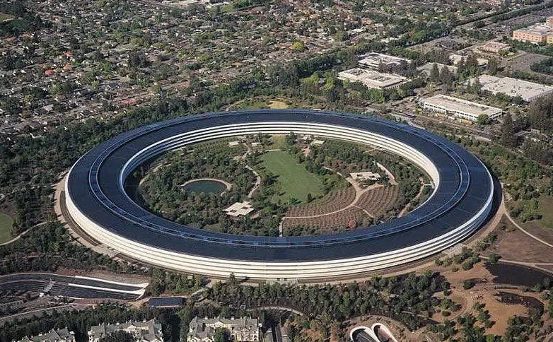 L'Apple Park a Cupertino (foto Wikipedia)