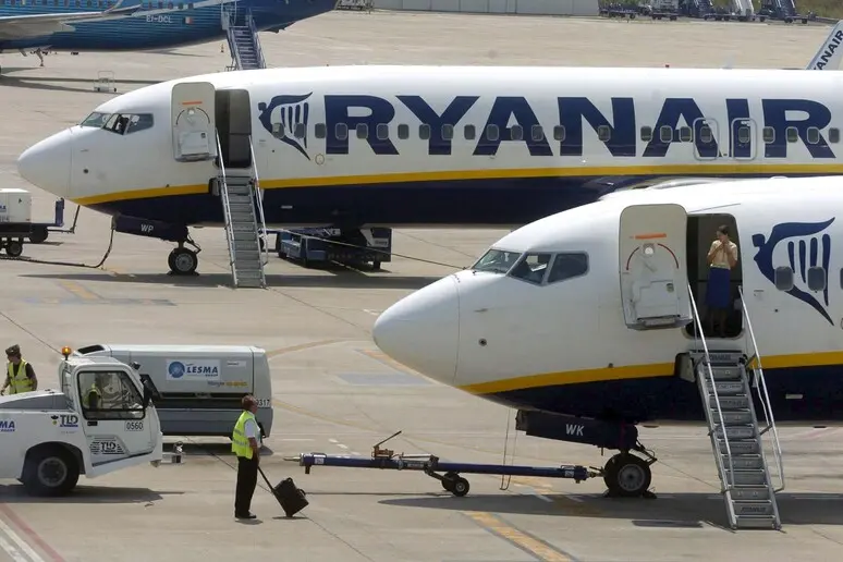 Aerei Ryanair (foto Ansa)