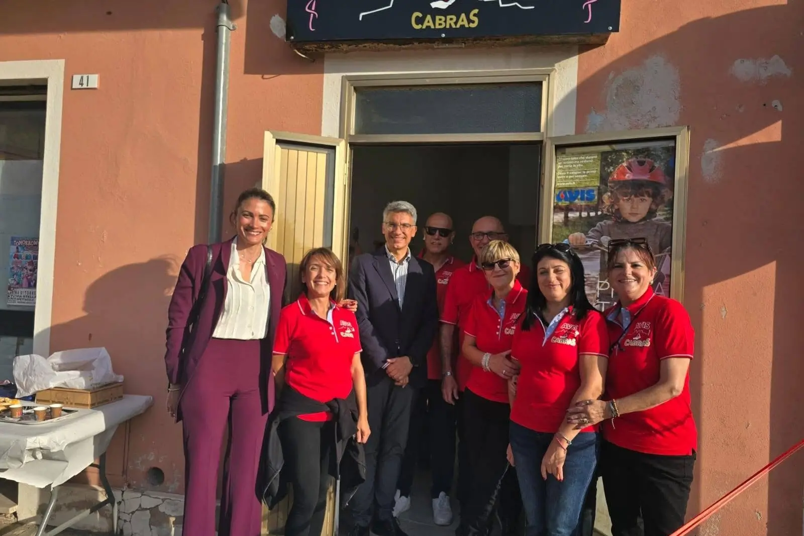 Il nuovo direttivo assieme agli amministratori (Foto concessa)
