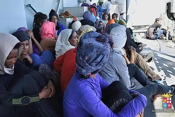 Migranti (foto Marina Militare)