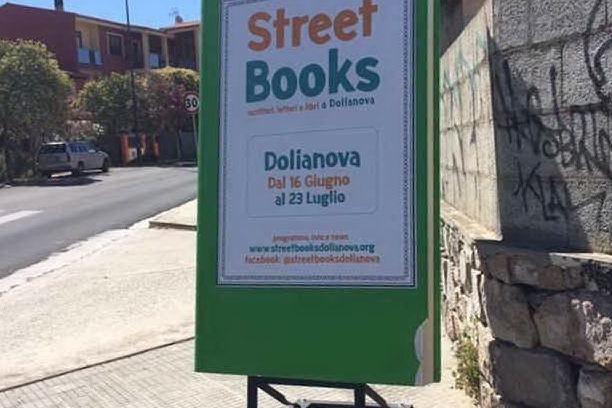 Vandali a Dolianova: danneggiati i libri simbolo della &quot;Street Books&quot;