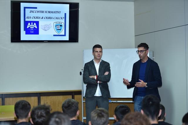 Giua e Occhiuzzi al primo seminario organizzato dall'Olbia con l'Aia (foto Olbia Calcio)