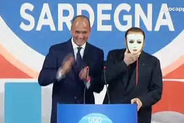 Cappellacci e Berlusconi, con la maschera de &quot;Su Componidori&quot;