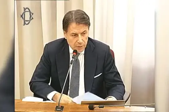 Covid, Conte deposita "documento anonimo" su mascherine non filtranti