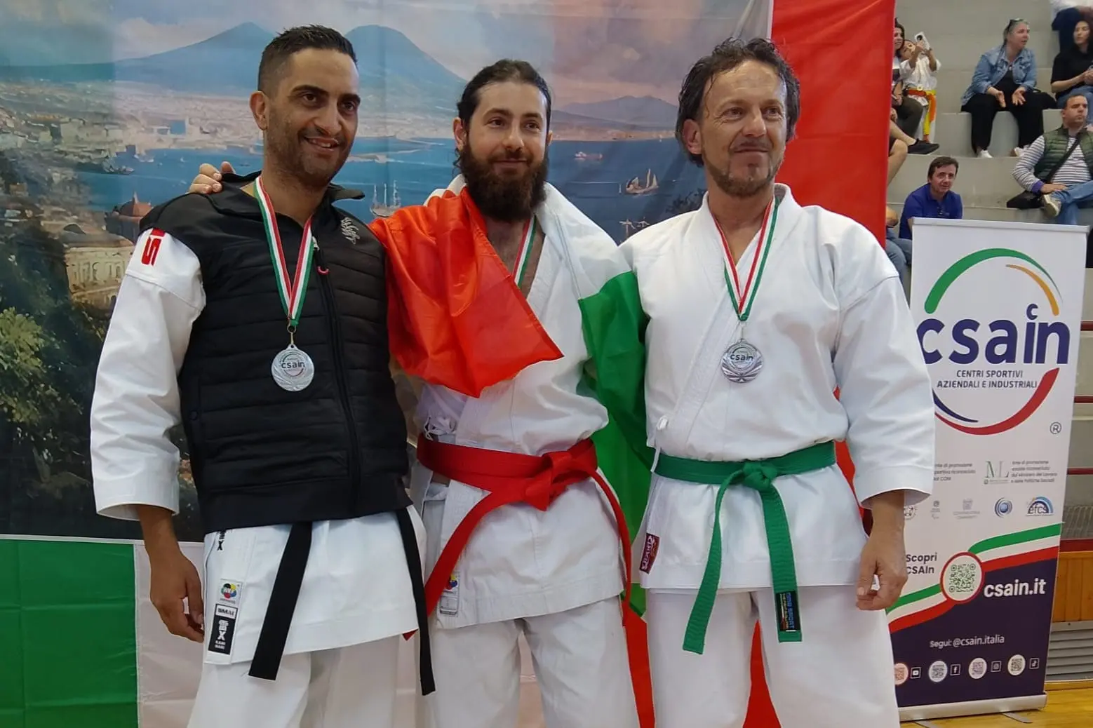 Massimo Piludu (al centro) sul podio di Casoria (foto concessa)