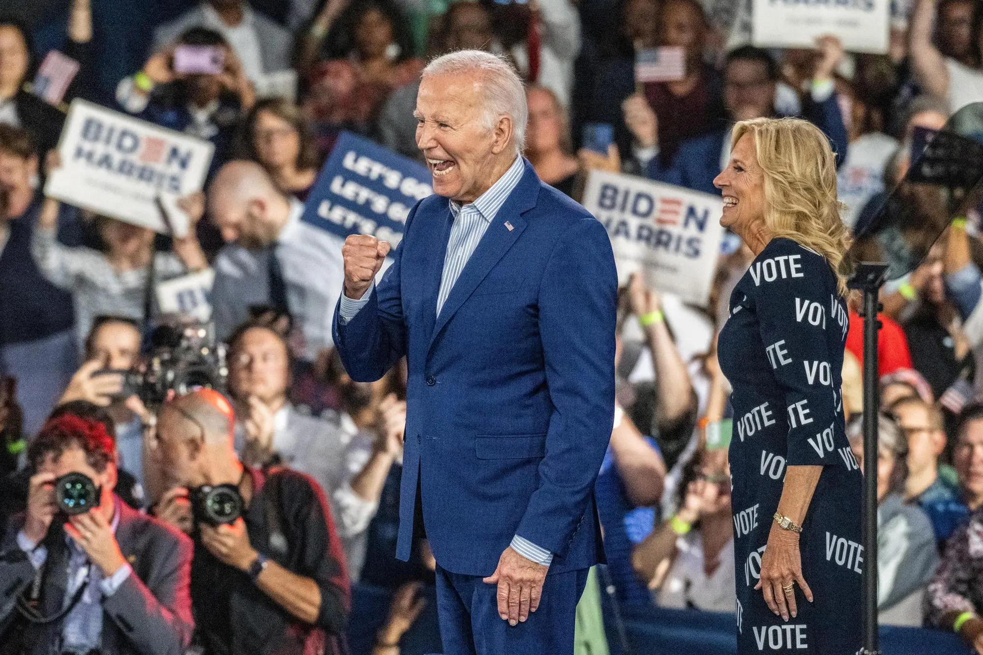 epaselect epa11443780 US President Joe Biden and First Lady Dr. Jill Biden react to the crowd during a campaign event at the Jim Graham Building at the North Carolina State Fairgrounds in Raleigh, North Carolina, USA, 28 June 2024. EPA/STAN GILLILAND