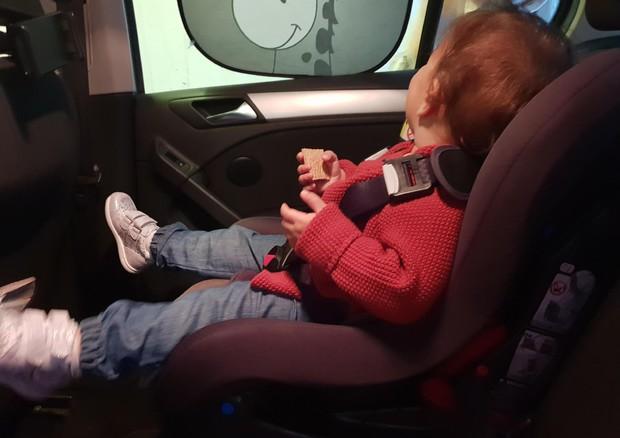 Siniscola, lasciano la figlia di sei mesi in auto sotto il sole e vanno a fare la spesa