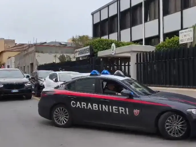 Gli arrestati portati nella caserma dei carabinieri di via Nuoro a Cagliari