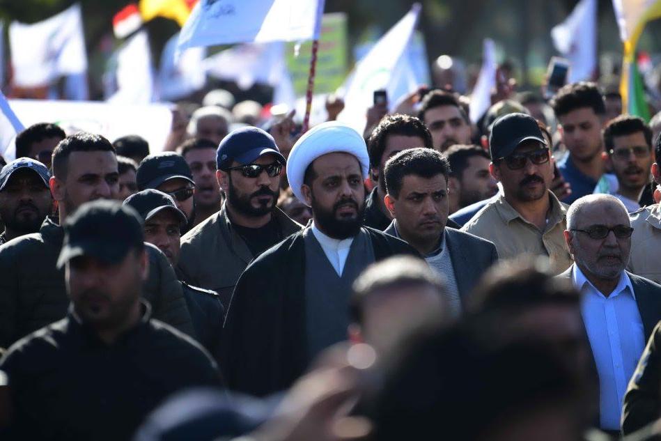 Migliaia di manifestanti attaccano l'ambasciata Usa a Baghdad