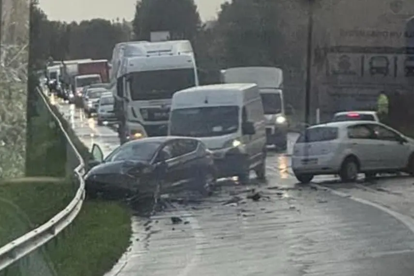 L'incidente sulla 128 (foto concessa)