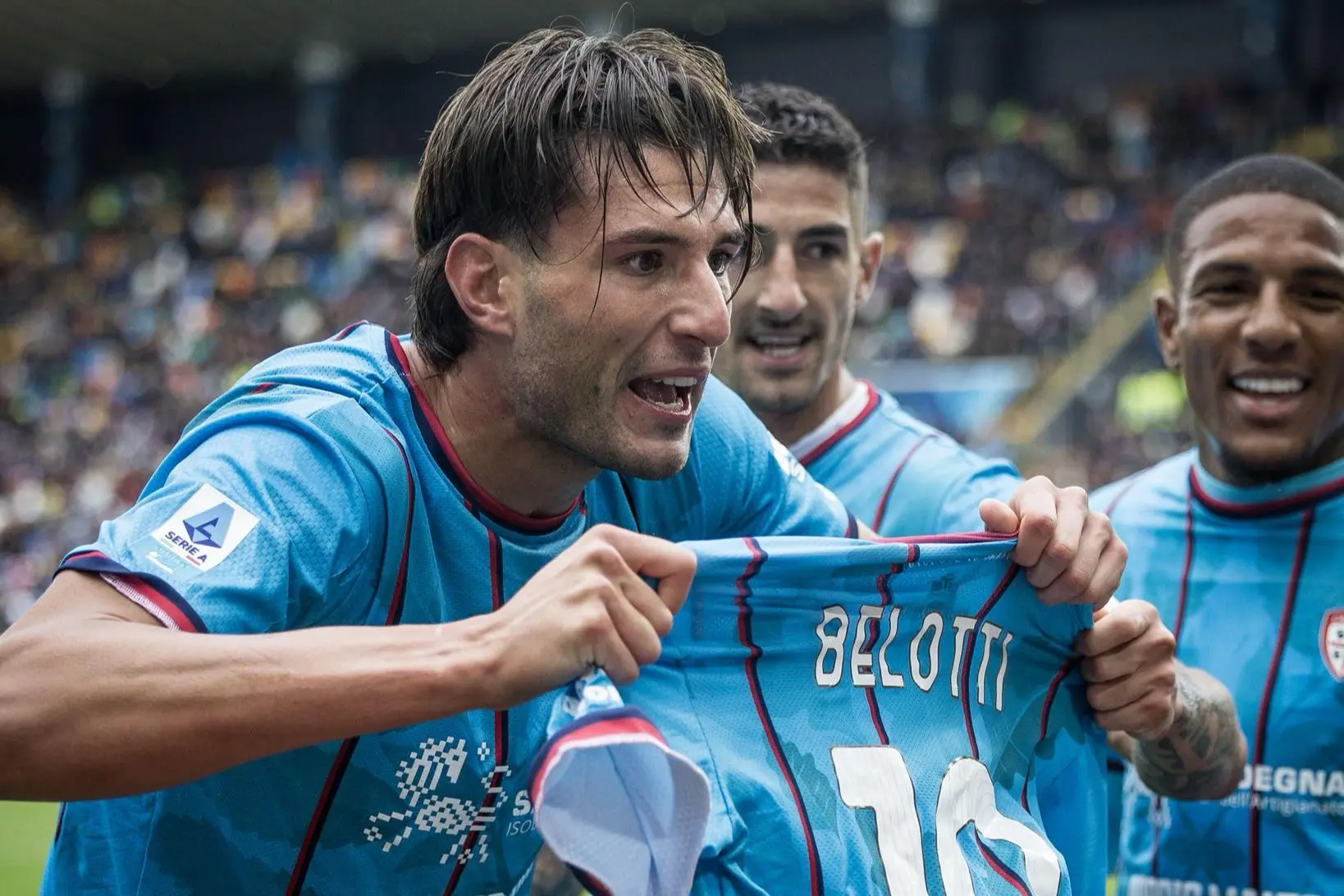 L'esultanza di Borrelli per Belotti (Foto: Cagliari Calcio)