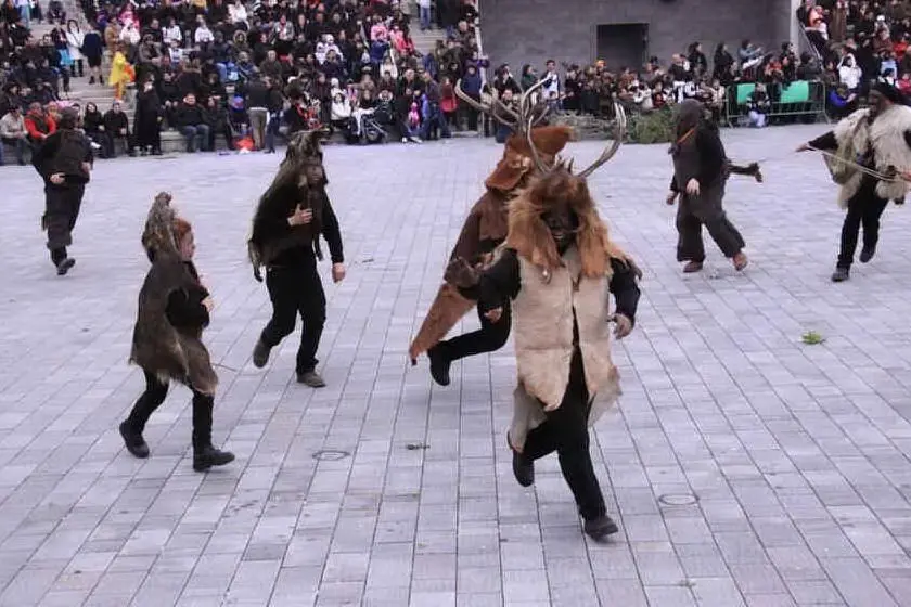 La parodia del Is cerbus (I cervi), durante il carnevale sinnaese