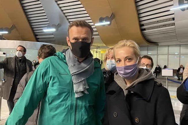Il giudice dispone 30 giorni d'arresto per Navalny, lui chiama la piazza