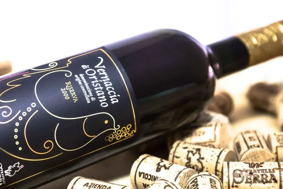 Una bottiglia di Vernaccia di Oristano