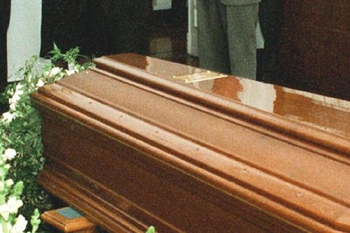 Un funerale (Ansa)