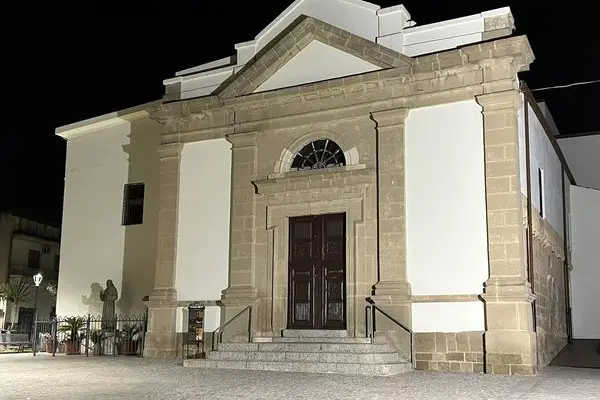 La facciata della chiesa (Foto Serreli)