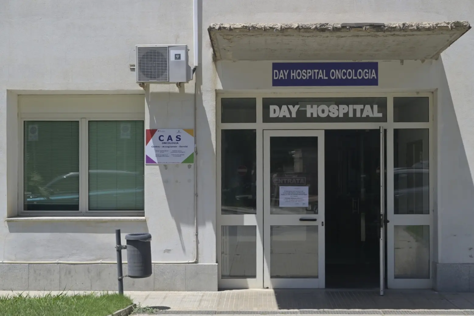 L’ingresso del reparto di Oncologia del San Martino a Oristano