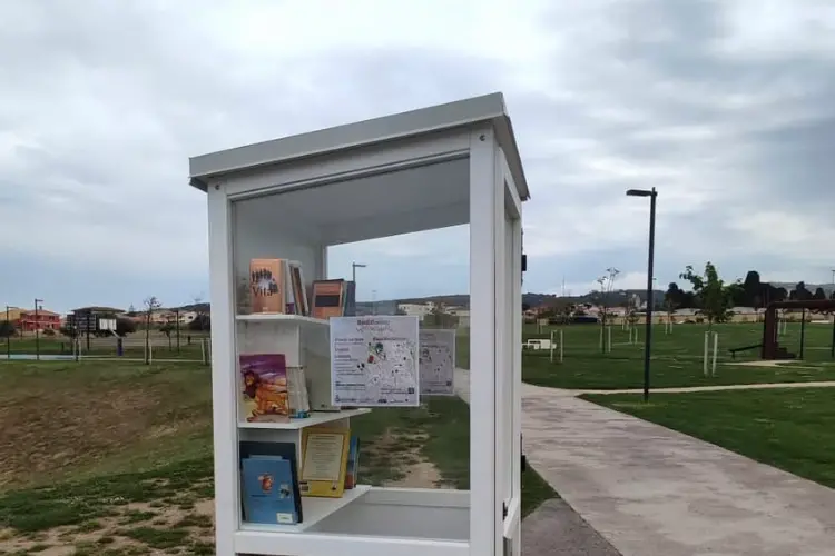 La nuova cabina libri a Sorso (foto concessa)