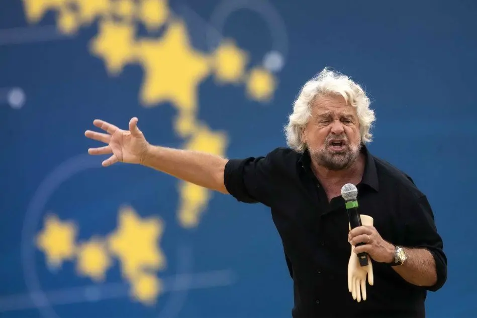Beppe Grillo sul palco del Circo Massimo (Ansa)