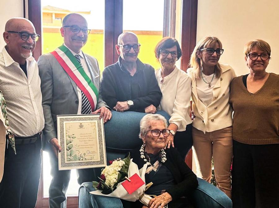 Festa per nonna Giustina: ha compiuto cento anni