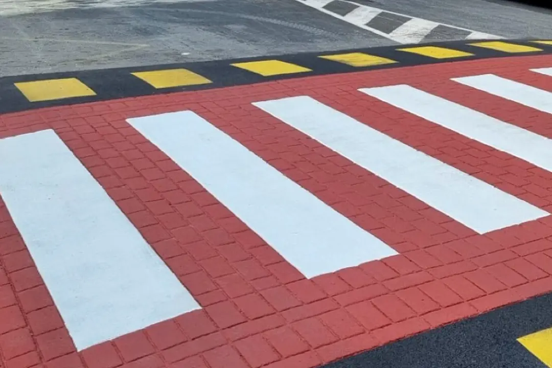 Un attraversamento pedonale rialzato