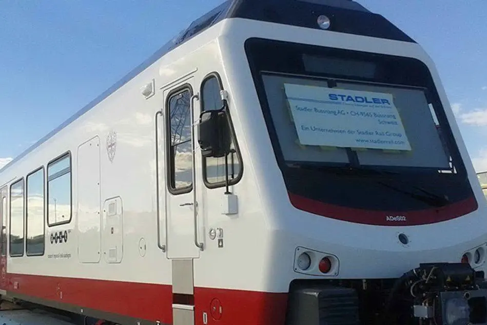 Un treno sulla Sassari-Alghero