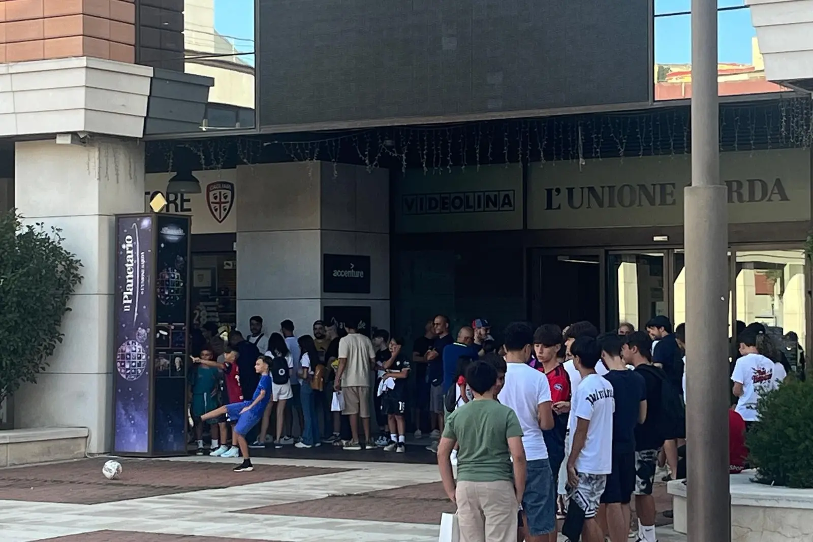 Tifosi in piazza L'Unione Sarda