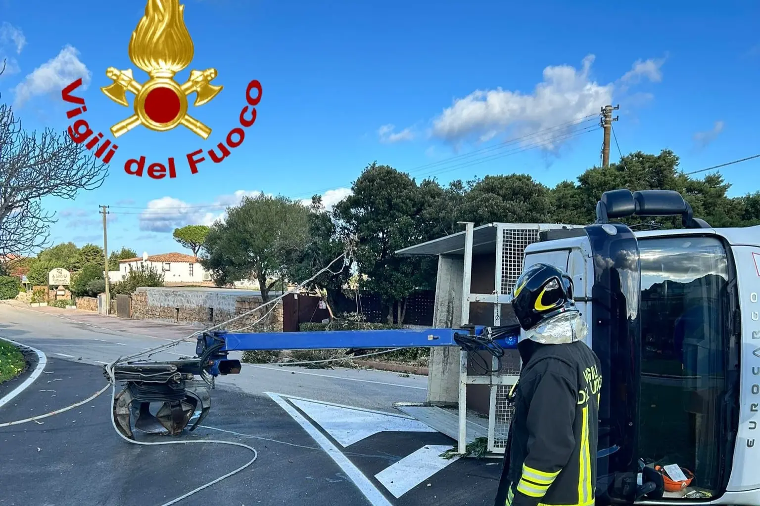 L'incidente ad Arzachena (foto vigili del fuoco)