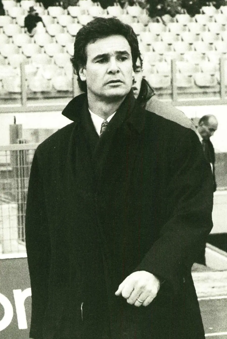 Claudio Ranieri sulla panchina del Cagliari: portò i rossoblù dalla serie C alla A in tre anni dal 1988\u00A0 (foto archivio Unione Sarda)