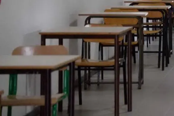 L'aggressione è avvenuta all'interno di una scuola superiore (Ansa)