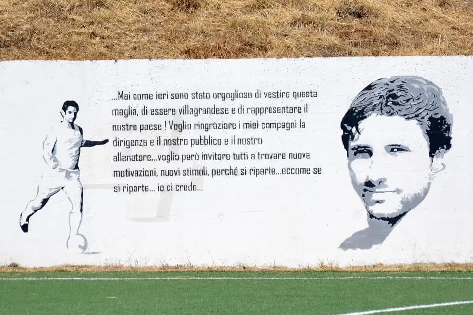 Il murale dedicato a Zazzo Melis nell'impianto a lui intitolato (foto concessa)