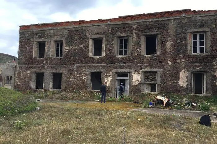 L'edificio sequestrato (Foto Carabinieri)
