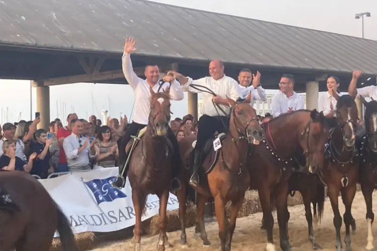 I cavalieri del Palio di Santu Bainzu (foto Pala)
