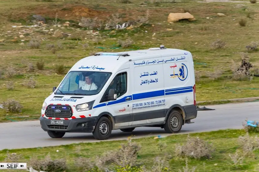 Ambulanza tunisina (foto Ansa)