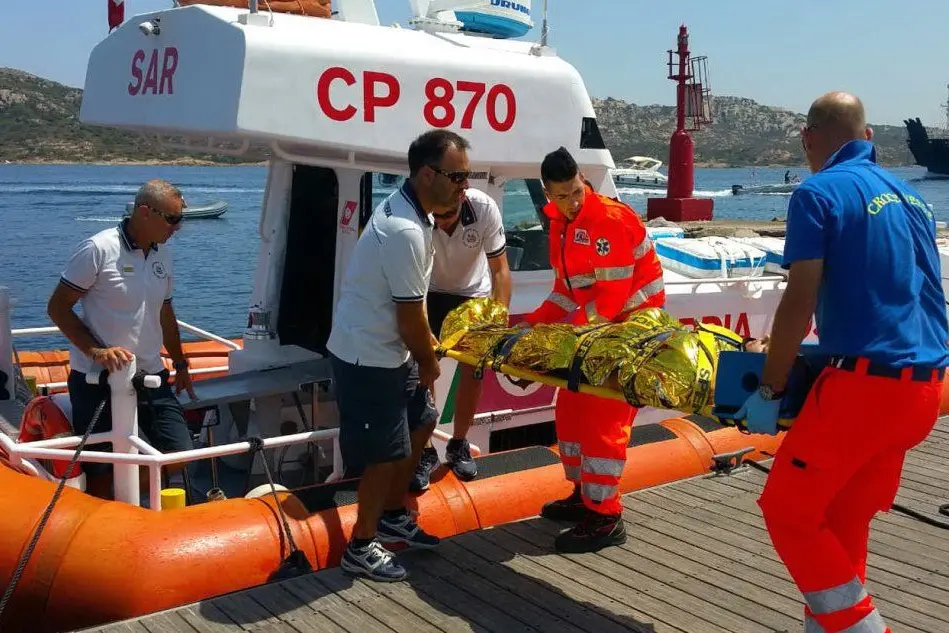 I soccorsi a uno dei feriti