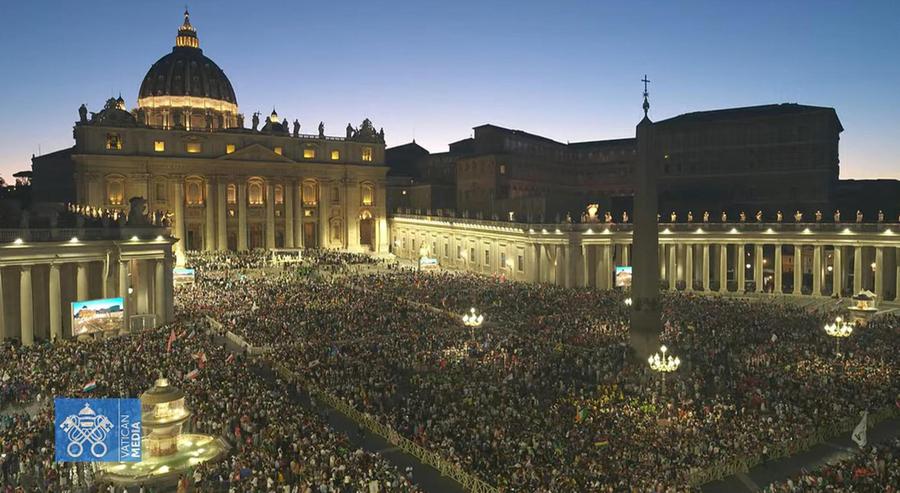 Giubileo dei giovani, in 120.000 in piazza San Pietro: dal Papa saluto a sorpresa