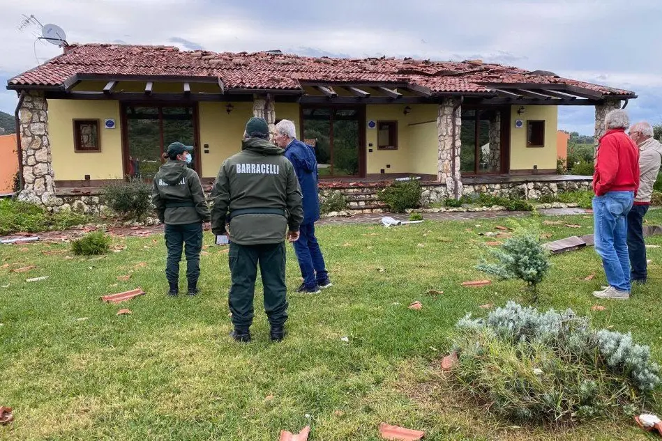 I danni della tromba d'aria all'hotel Sa Cheya Relais (foto Caterina Fiori)