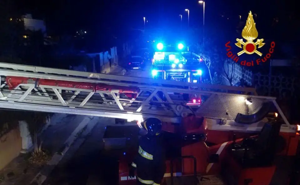 Immediato l'intervento dei vigili del fuoco
