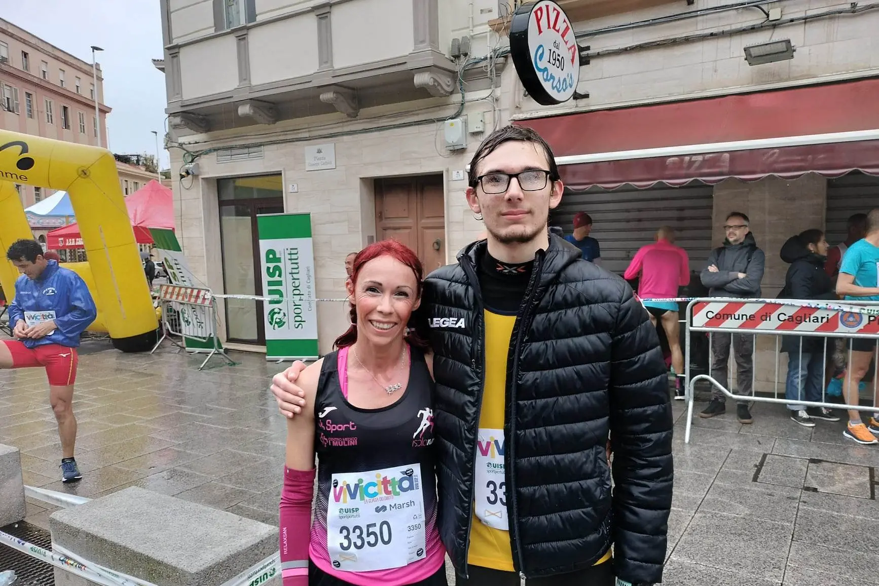 I vincitori della Vivicittà: a sinistra Enrica Pintor, 39 anni, a destra Valerio Caredda, 19 anni (foto Lasio).