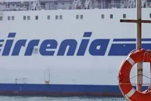 Una nave Tirrenia