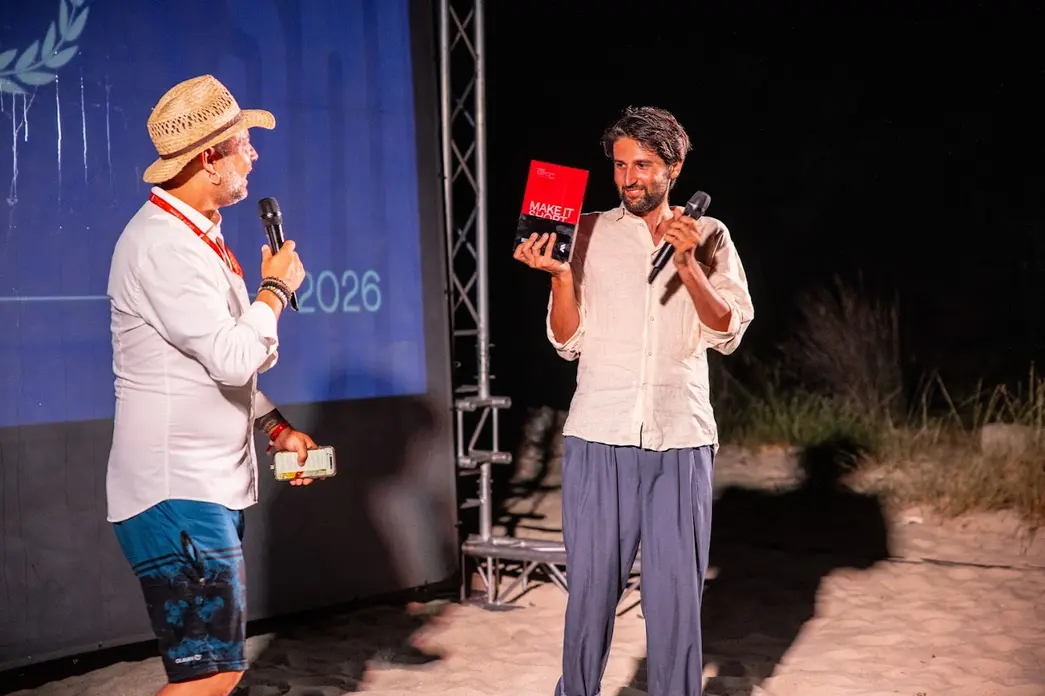Matteo Banni ritira il premio per il Miglior corto regionale al Figari Film Fest